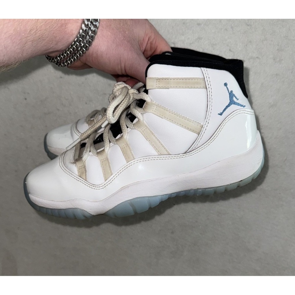 Jordan 11 Legend Blue GS‎ Size 6.5 Y 378038-104